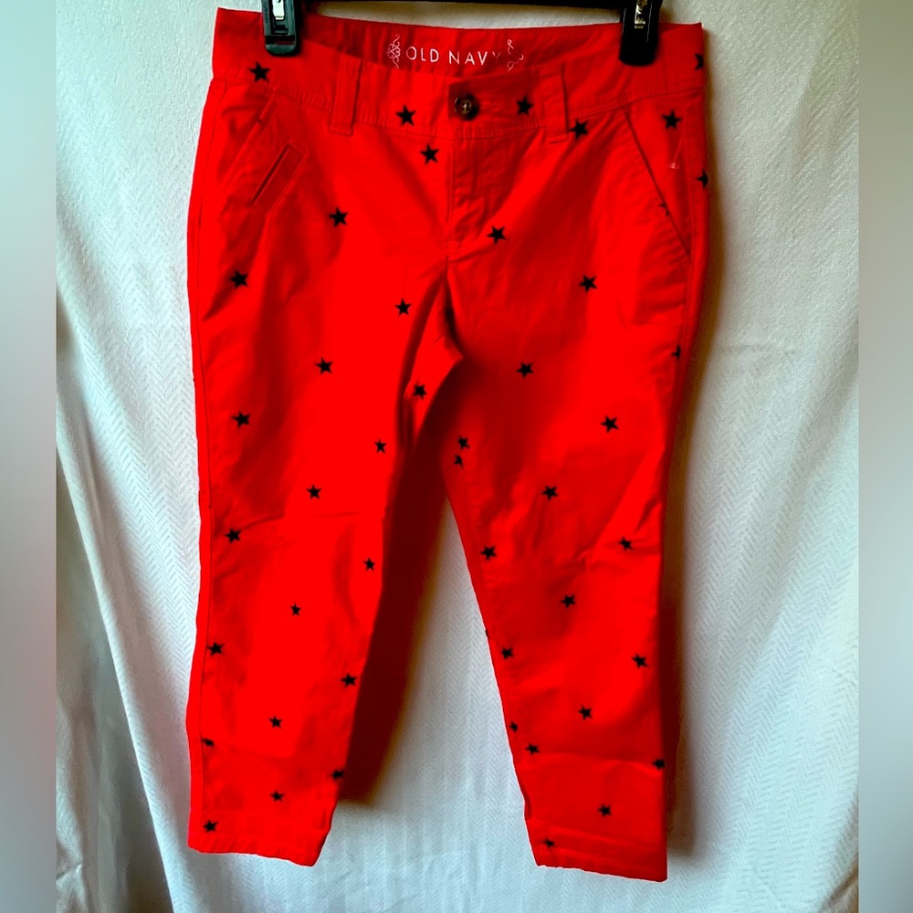 Old Navy women’s preppy Nantucket Red cropped Pants with navy embroidery sz 2